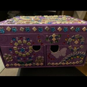 Jewelry box